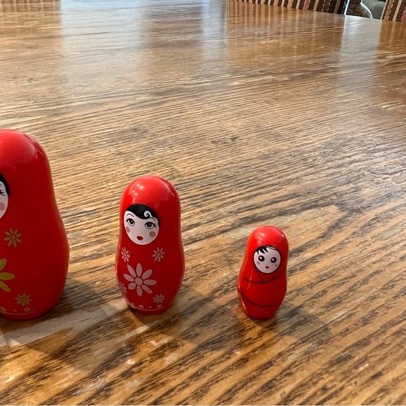 Matroyshka Madness Nesting Dolls - Picture 2 of 4